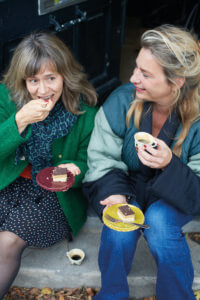 Foto Suzan en Mascha voor De wereld thuis